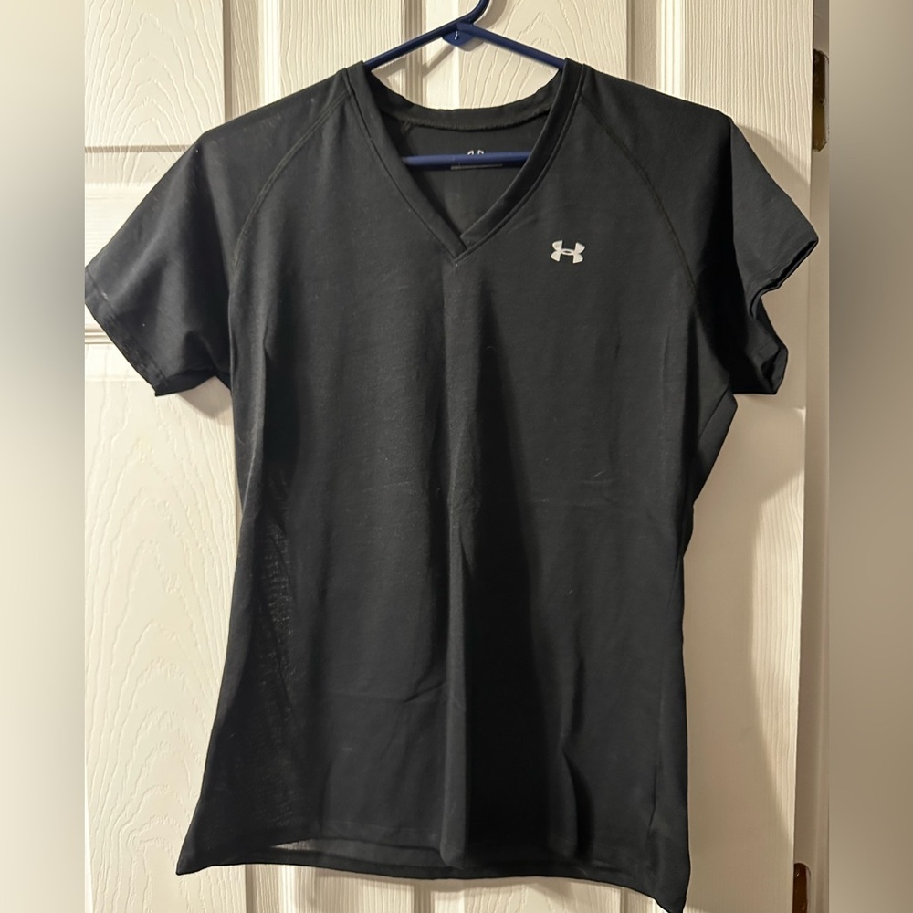 Women’s short sleeve black Under Armour shirt